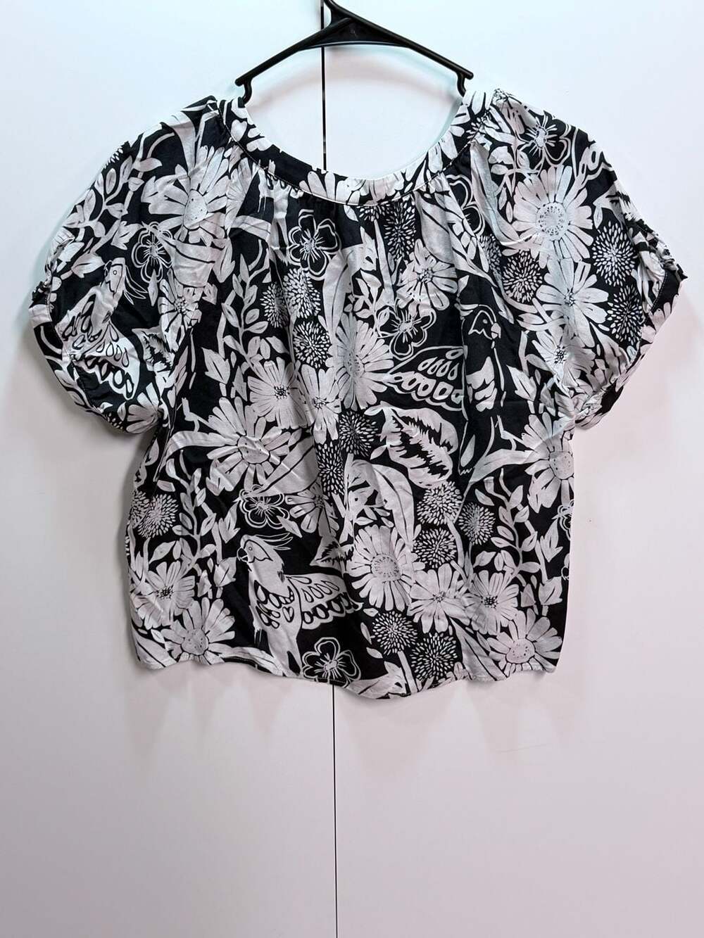 New Cabi Rio Blouse Black and White Floral Button Front Top Size S - Picture 2 of 4